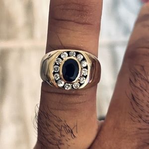 Men’s Pre-Own 14k yellow gold Sapphire and Diamond Ring.